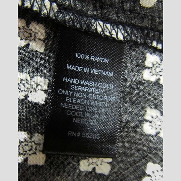 Express Loose Fitting Black/White Top Size Small - Picture 4 of 4